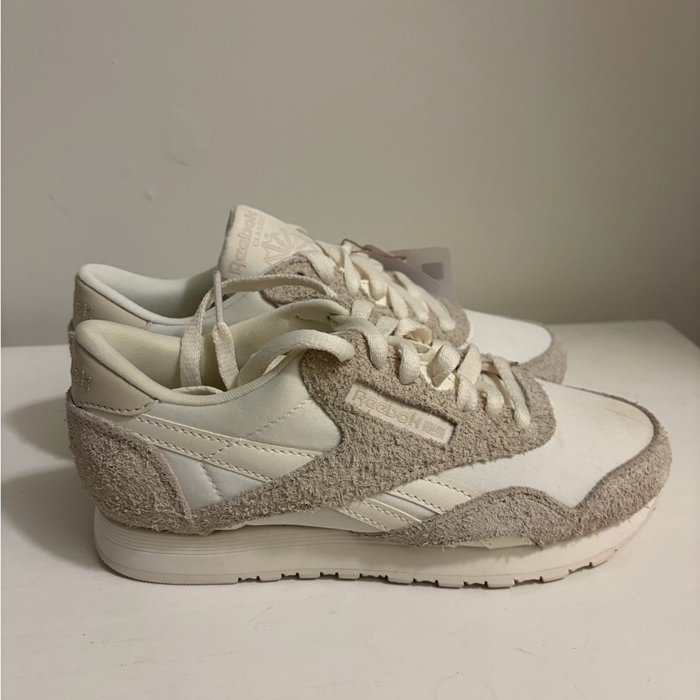 NWT Reebok Women's Classic Nylon Sneakers in Off-White and Light Beige